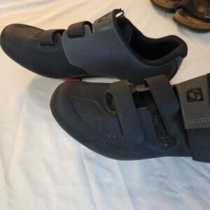 Bontrager Road Cycling Shoes Black 3 Strap Bike Bicycle Shoes 3 Bolt Cleats